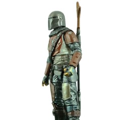 figura el mandaloriano vintage collection version carbonized de perfil