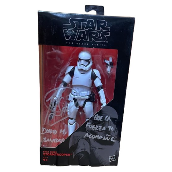 STAR WARS FIGURA BLACK SERIES 15 CM FIRST ORDER STORMTROOPER (B3838/B3834). Firmada por David M. Santana