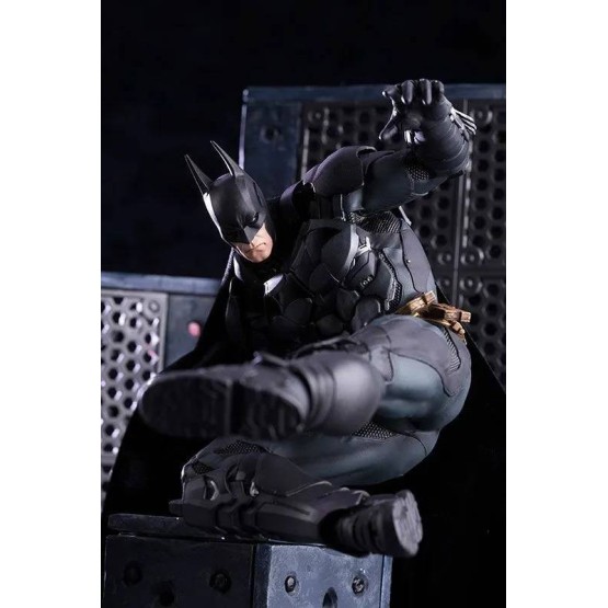 BATMAN: ARKHAM KNIGHTARTFX+ STATUE 1/10 SCALE PRE-PAINTED MODEL KIT