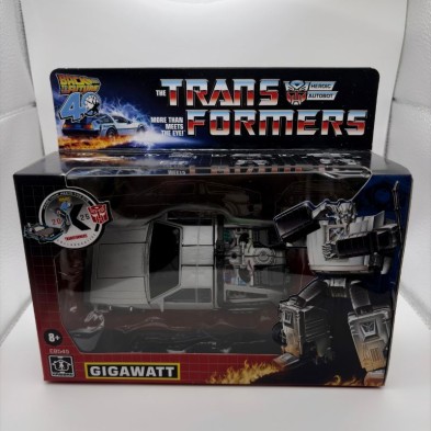 Transformers x Regreso al Futuro Figura Delorian 14 cm