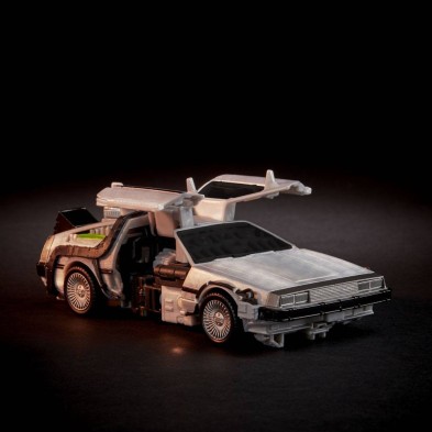 Transformers x Regreso al Futuro Figura Delorian 14 cm